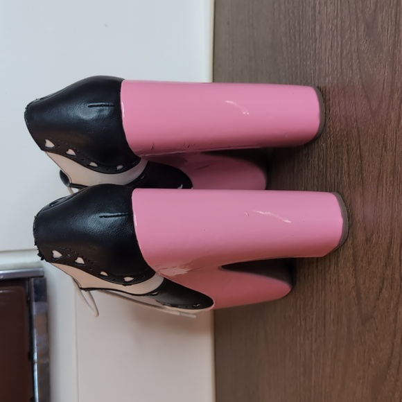 Sugar Thrillz Black and White Platforms with Pink Soles - Picture 3 of 8